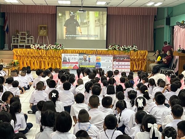 สน.บางเขน แนะนำนักเรียนและครู วิธีเอาตัวรอดเหตุการณ์ไม่ปลอดภัย บุคคลคลุ้มคลั่ง วิกลจริต "หนี ซ่อน สู้"