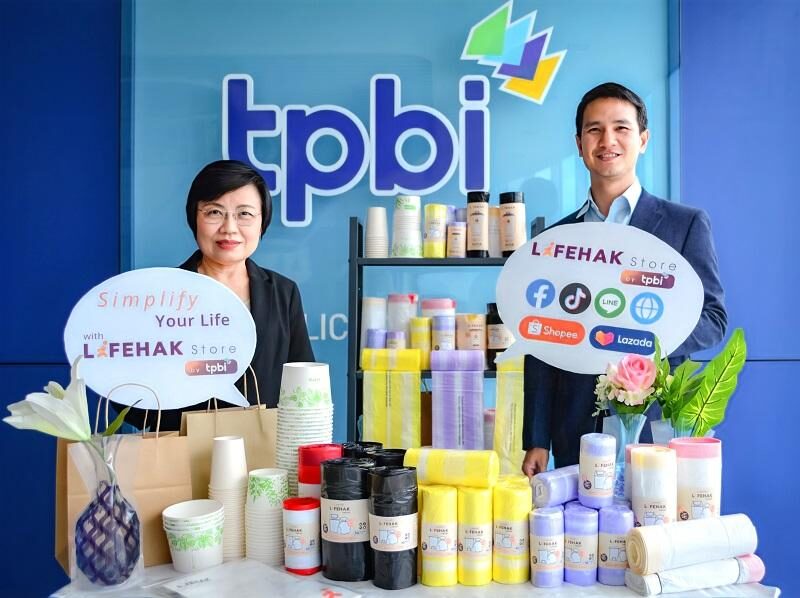 ศักดิ์สิทธิ์ บริสุทธนะกุล ประธานเจ้าหน้าที่ฝ่ายการตลาด บริษัท ทีพีบีไอ และ ชมัยพร เอื้อไพโรจน์กิจ ประธานเจ้าหน้าที่บริหาร บริษัท ทีพีบีไอ