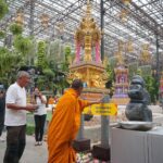 สวนนงนุชพัทยา หล่อเทียนพรรษา ถวายเป็นพุทธบูชาวันเข้าพรรษา