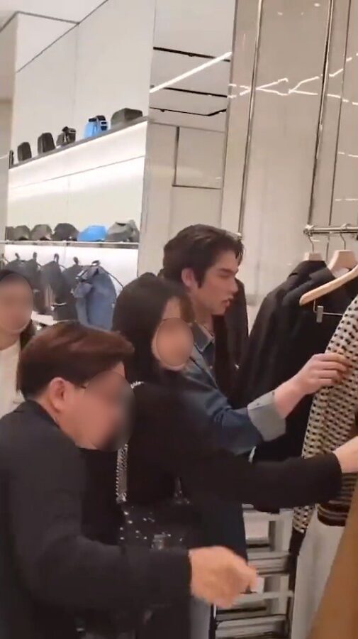 ไบรท์ และ ผู้จัดการ