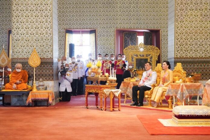 ในหลวง พระราชินี เสด็จบำเพ็ญพระราชกุศล เนื่องในวันเฉลิมพระชนมพรรษา