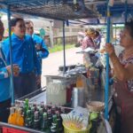 ชวน นำทัพ ปชป. ช่วยหาเสียง อ้อนขอคะแนนแม่ค้าตลาดแกลง เลือก หมอบัญญัติ