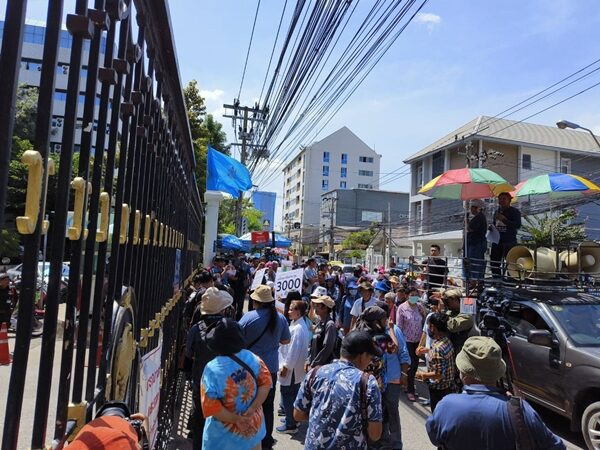 กระทรวงการคลัง ปิดประตูรับ ม็อบสูงอายุ นับร้อย คัดค้านตัดเบี้ยยังชีพ ย้ำ เสียภาษีมีทั้งชีวิต