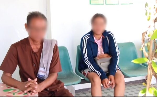 นายช่วย (ขอสงวนนามสกุล) อายุ 67 ปี และ นางขวัญเรือน (ขอสงวนนามสกุล) อายุ 40 ปี ตาและแม่ของ ด.ช.เอ (นามสมมติ) อายุ 11 ปี