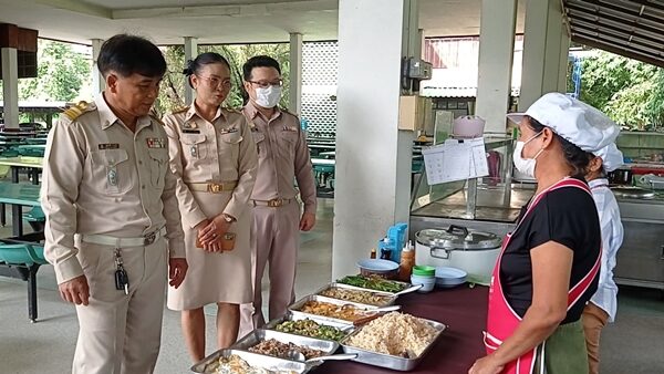 นักเรียนโรงเรียนกุลโน เฮ ได้กิน อาหารกลางวัน แล้ว เปิดเมนูแรกจัดเต็ม