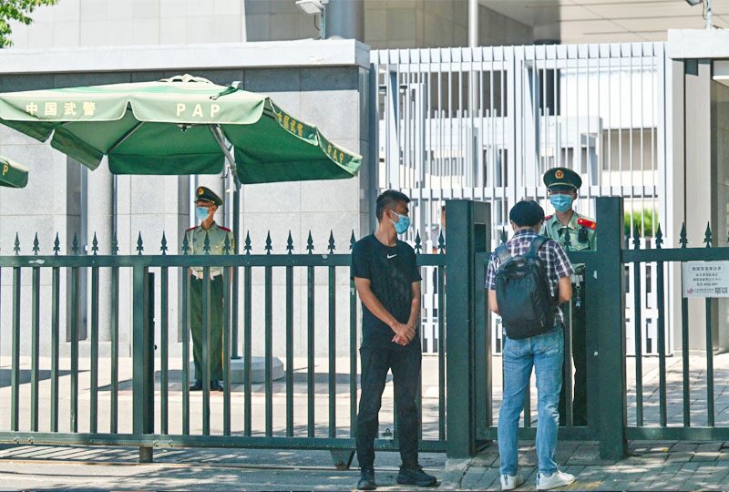 ม็อบจีนล้ำเส้น “ปาก้อนอิฐ” ใส่สถานทูตญี่ปุ่น-ยัวะไม่เลิกปมปล่อยน้ำโรงนุกฟูกุชิมะ
