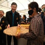 มูลนิธิป่อเต็กตึ๊ง จัดงานประเพณีทิ้งกระจาด ประจำปี 2566