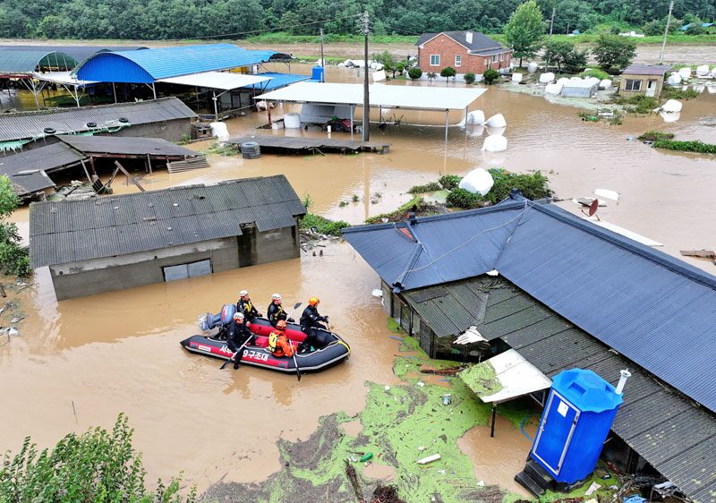 เกาหลีใต้นับหมื่นหนีตาย