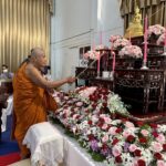 พุทธศาสนิกชน ร่วมน้อมถวายมุมิตาสักการะ พระครูประพัฒน์ เจ้าอาวาสวัดดวงแข