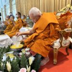 พุทธศาสนิกชน ร่วมน้อมถวายมุมิตาสักการะ พระครูประพัฒน์ เจ้าอาวาสวัดดวงแข