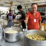 พุทธศาสนิกชน ร่วมน้อมถวายมุมิตาสักการะ พระครูประพัฒน์ เจ้าอาวาสวัดดวงแข