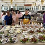 พุทธศาสนิกชน ร่วมน้อมถวายมุมิตาสักการะ พระครูประพัฒน์ เจ้าอาวาสวัดดวงแข