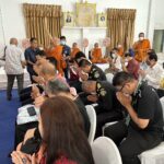 พุทธศาสนิกชน ร่วมน้อมถวายมุมิตาสักการะ พระครูประพัฒน์ เจ้าอาวาสวัดดวงแข