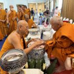 พุทธศาสนิกชน ร่วมน้อมถวายมุมิตาสักการะ พระครูประพัฒน์ เจ้าอาวาสวัดดวงแข