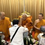พุทธศาสนิกชน ร่วมน้อมถวายมุมิตาสักการะ พระครูประพัฒน์ เจ้าอาวาสวัดดวงแข
