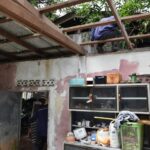 “ราชทัณฑ์” นำผู้ต้องขังช่วยซ่อมบ้านชาวมูโนะ จากเหตุโกดังพลุระเบิด