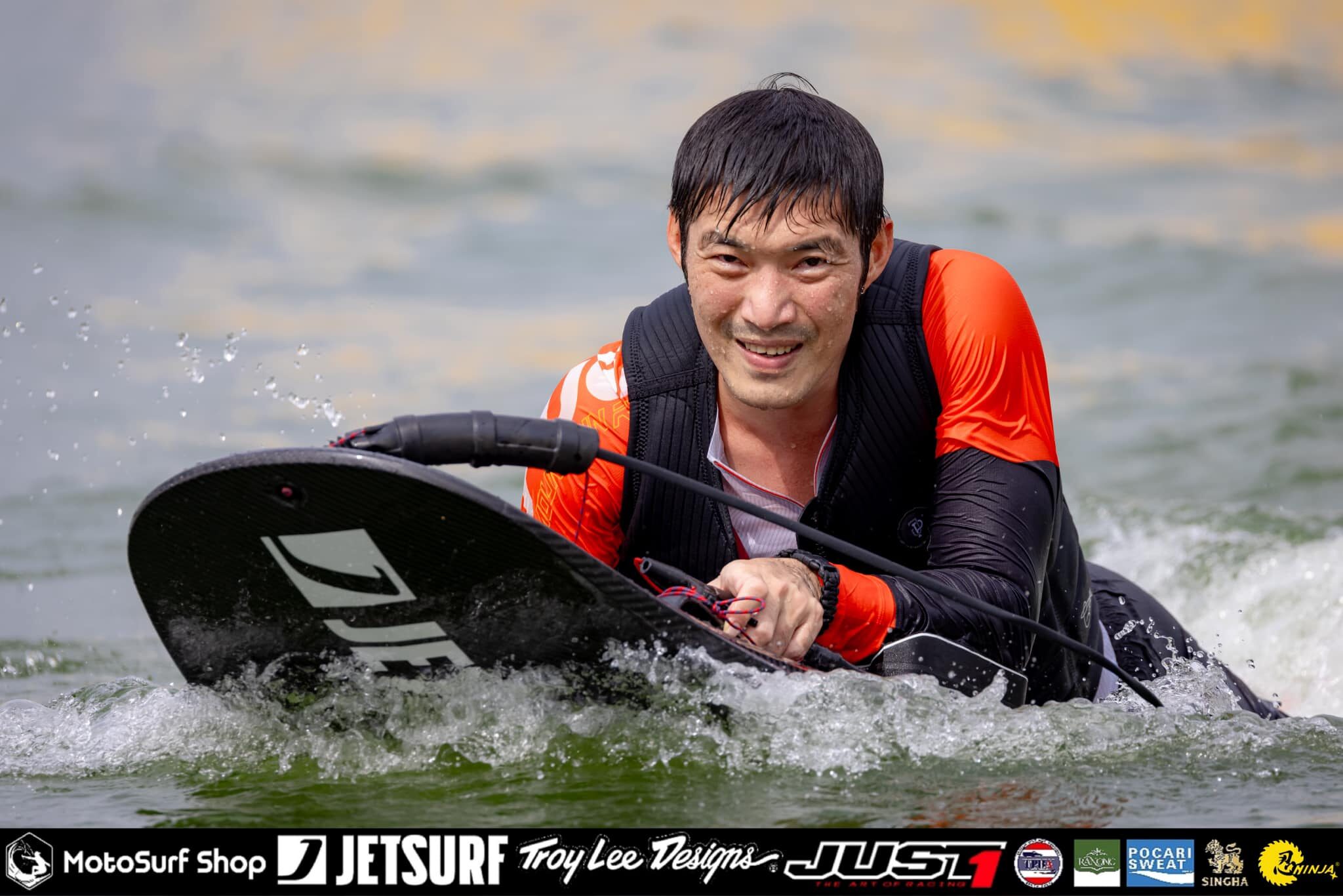 ธนาธร จึงรุ่งเรืองกิจ