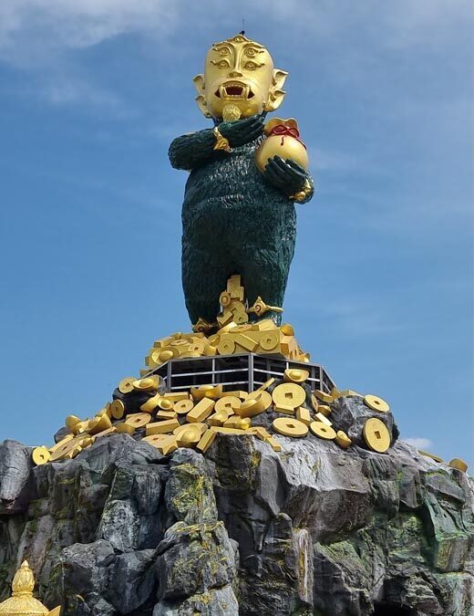 เทพสี่หูห้าตา