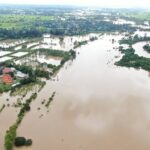 ฝนตกหนัก น้ำยังล้นตลิ่ง ไหลท่วมหนัก ชาวบ้านประสบอุทกภัย นาข้าวจมน้ำ 2 พันไร่