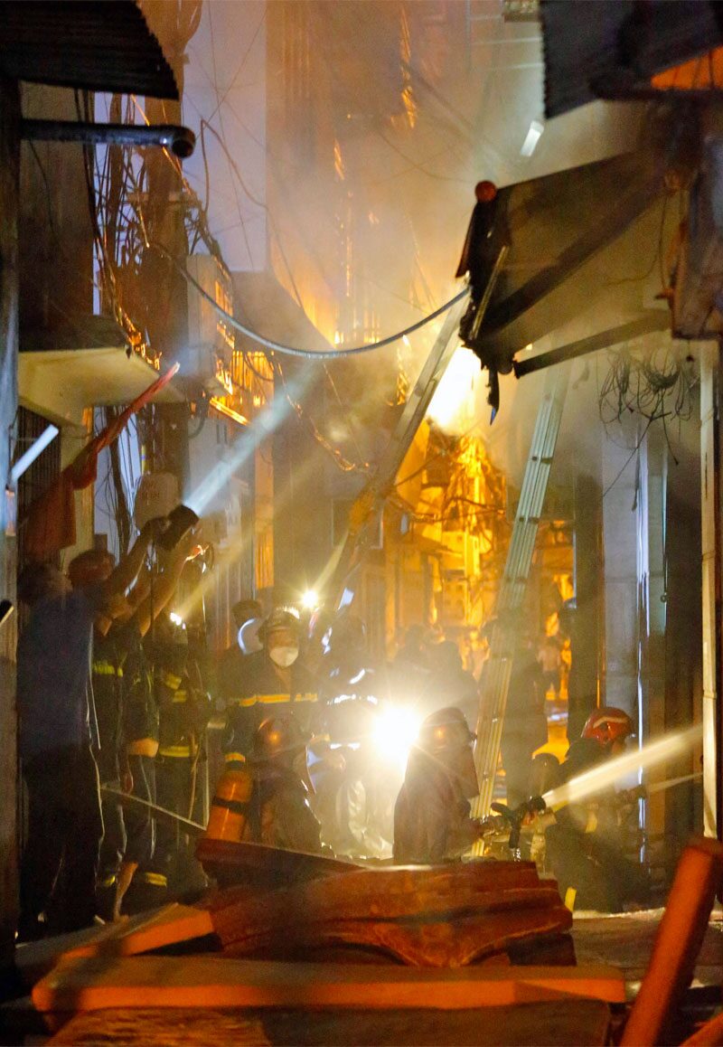 เหยื่อไฟไหม้ “อพาร์ตเมนต์” ในฮานอยพุ่ง 56 ศพ จับเจ้าของแล้ว-เร่งหาสาเหตุ