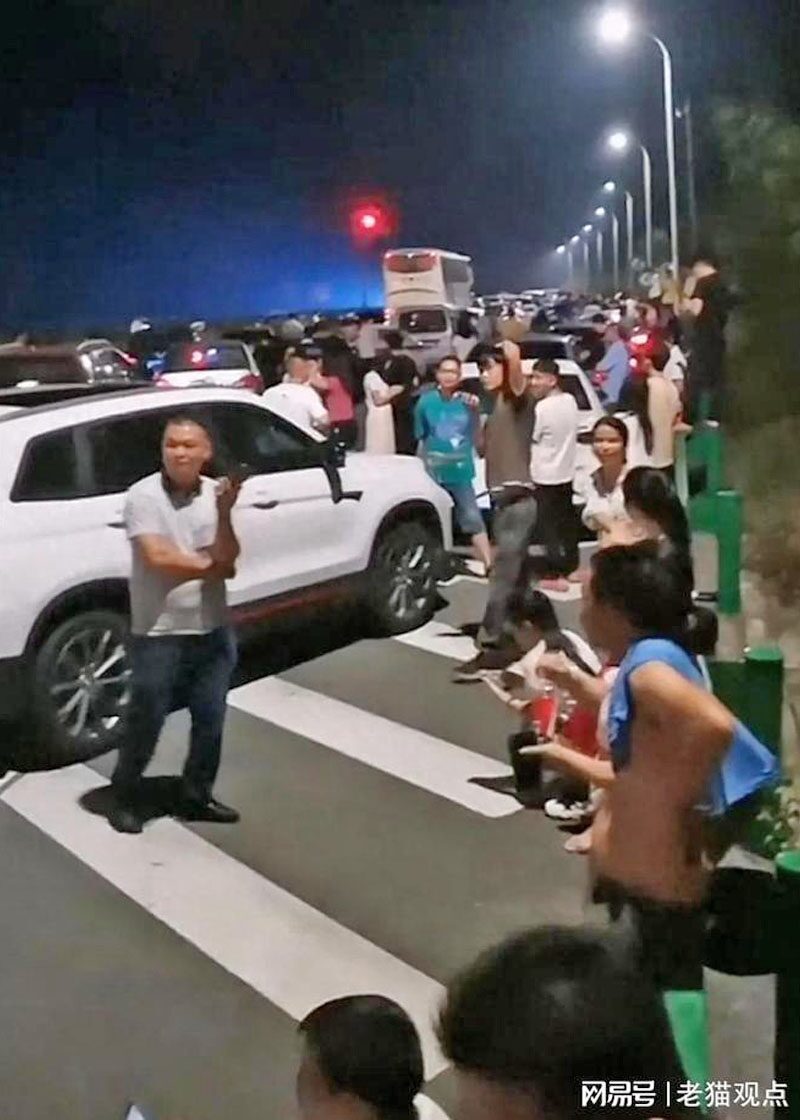 รถชนยับบน “ทางด่วน” ดับแล้ว 5 ศพ-บาดเจ็บอื้อ ตำรวจจีนเร่งสอบสวนหาสาเหตุ