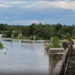 อ่วม! ลำน้ำยังล้นตลิ่ง ไหลท่วมบ้านเรือน-ไร่นา ถนนถูกตัดขาด เร่งช่วยเยียวยาชาวบ้าน