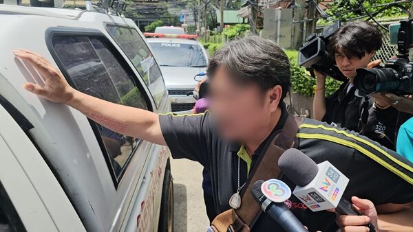 เจ้าหน้าที่นำร่าง "หน่อง ท่าผา" ส่งชันสูตรพลิกศพอย่างละเอียดที่ นิติเวช โรงพยาบาลตำรวจ