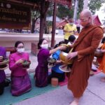 โพสต์เตือน นักท่องเที่ยว โกง-โก่ง ราคาตักบาตร สั่งคุมเข้ม เรียกเตือน ขู่ทำซ้ำ จับ-ปรับ ถอนใบอนุญาต