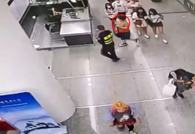 จับสาวจีนซุก “กิ้งก่าหายาก” เป็นๆ 16 ตัวในเสื้อชั้นใน-จ่อนำไปขายในฮ่องกง
