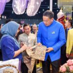 นายกรัฐมนตรีเยี่ยมชมงาน OTOP Midyear 2023