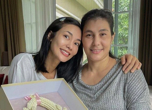 น้ำตาลและแม่ 