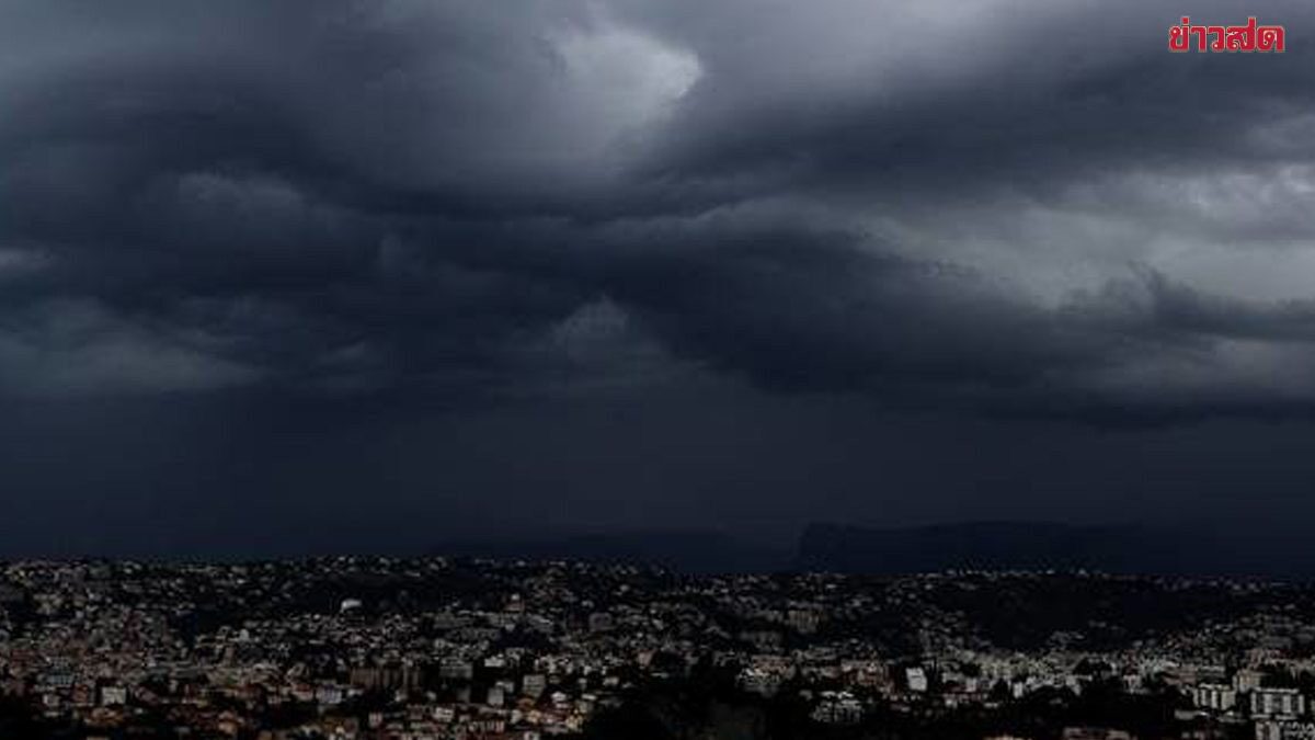 กรมอุตุนิยมวิทยา เตือนวันพรุ่งนี้ ฝนถล่มหนัก 52 จังหวัดอ่วม กรุงเทพ โดนเต็มๆ