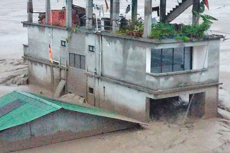 ฝนถล่มเหนือ “ทะเลสาบโลนัก” น้ำท่วมฉับพลันคร่า 10 ศพ-สูญหายกว่า 80 คน!