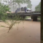 ฝนตกหนัก แม่น้ำจันระดับน้ำเพิ่มสูง เกิดน้ำป่าหลาก ดินสไลด์หลายจุด เร่งสำรวจความเสียหาย
