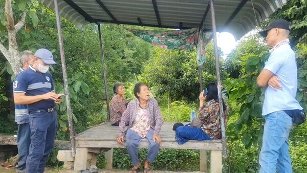 2 คุณป้าดวงเฮง ถูกรางวัลที่ 1 รับไปคนละ 6 ล้าน ในพื้นที่ จ.พะเยา ญาติมิตรแห่แสดงความยินดี