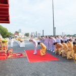 “ผบ.ทร.” นำกำลังพลทำบุญตักบาตรถวายเป็นพระราชกุศล ในหลวงรัชกาลที่ 9