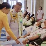 “ผบ.ทร.” นำกำลังพลทำบุญตักบาตรถวายเป็นพระราชกุศล ในหลวงรัชกาลที่ 9