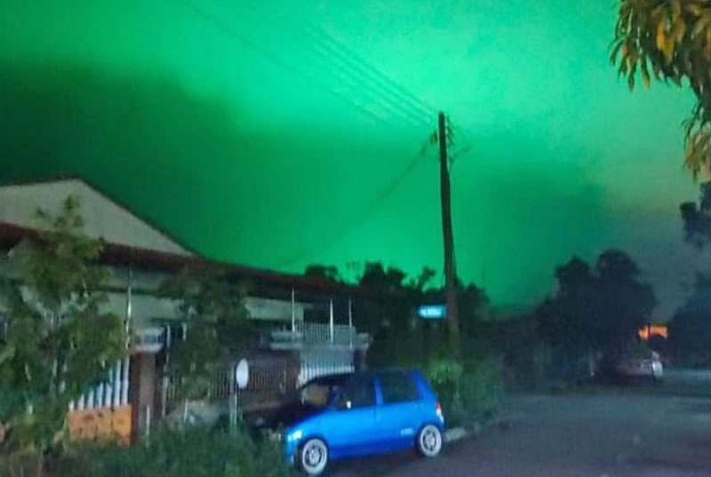 ตะลึง “แสงเหนือ” สีเขียวโผล่ฟ้ามาเลเซีย-แห่หาคำตอบปรากฏการณ์สุดพิสดาร