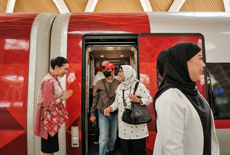 โจโกวีปลื้มปริ่มเปิดตัว “รถไฟความเร็วสูง” มูลค่า 2.5 แสนล้าน-สายแรกของอาเซียน