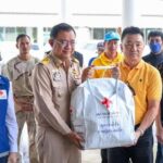 นายกเทศมนตรีตำบลดอนฉิมพลีรับมอบถุงยังชีพชุดธารน้ำใจ