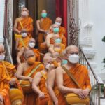 ตักบาตรเทโวโรหณะ “วัดมหาธาตุยุวราชรังสฤษฎิ์” สุขใจ ได้กุศล