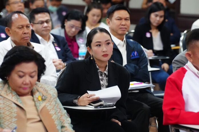 น.ส.แพทองธาร ชินวัตร หัวหน้าครอบครัวเพื่อไทย