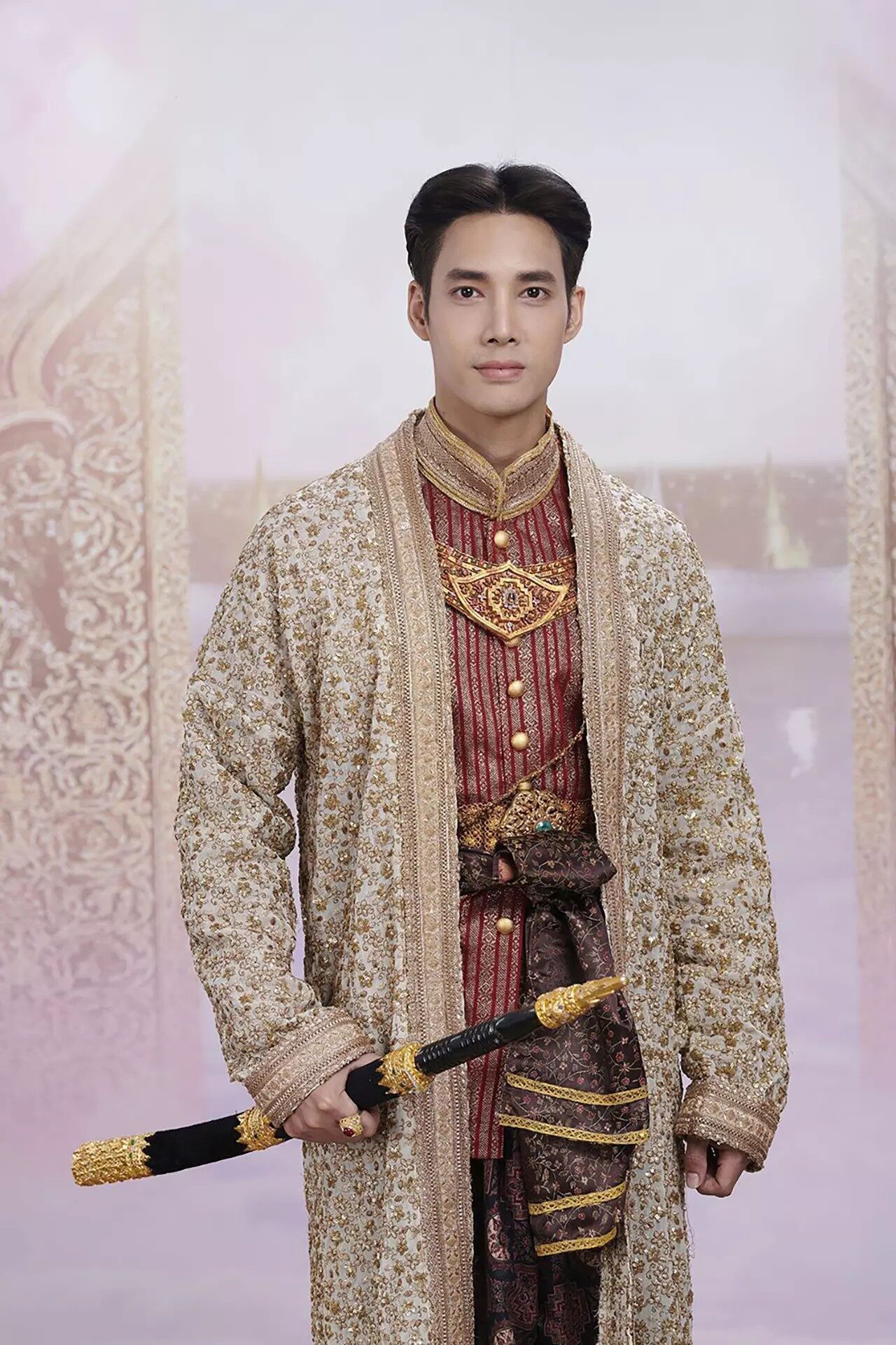 สมเด็จพระเจ้าอยู่หัวบรมโกศ (เจ้าฟ้าพร) รับบทโดย เด่นคุณ งามเนตร