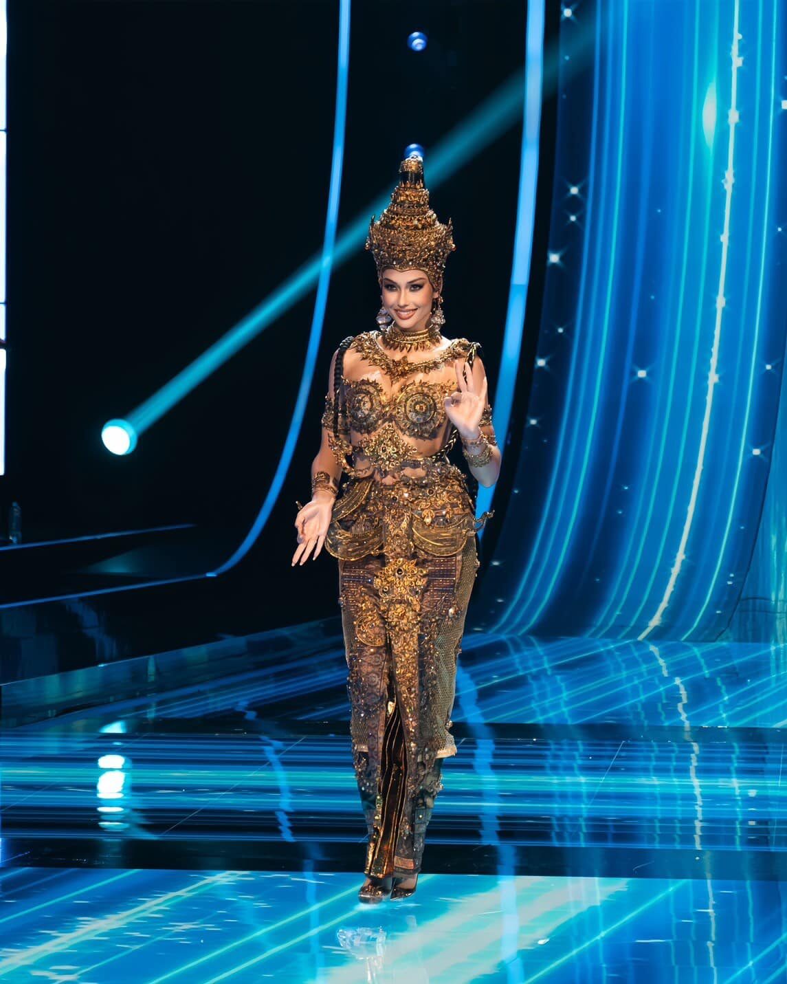 "แอนโทเนีย โพซิ้ว"