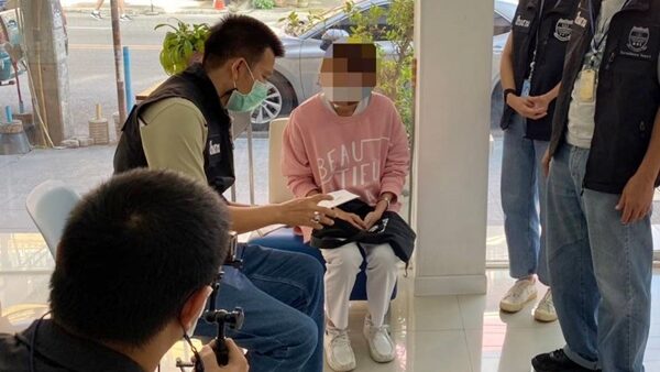 ดีเอสไอ นำกำลังเจ้าหน้าที่บุกคลินิกรักษาผิวหนังกลางเมืองเชียงใหม่ จับสาว เจ้าของบัญชีธนาคารหน้า เว็บพนันออนไลน์ เครือข่ายร้านหอยชื่อดัง
