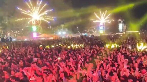 แห่เที่ยวงานช้างสุรินทร์ หลังจบคอนเสิร์ตสั่งลา คาราบาว วัยรุ่นเดือดยิงกันสนั่น กระสุนถูกหนุ่มวัย 17 ปี เสียชีวิต