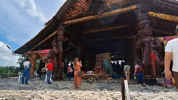 ฮือฮา ท้าวเวสสุวรรณ ลงกลางงานเทศมหาชาติ วัดดังอุทัยธานี ล้วงไหให้เลขเด็ด 3 ตัว คืนวันลอยกระทง