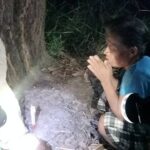จอมปลวกแปลก คล้ายผู้หญิงผมยาวห่มผ้า ชาวบ้านจุดธูปไหว้ ขอโชคลาภ ได้เบอร์เด็ด