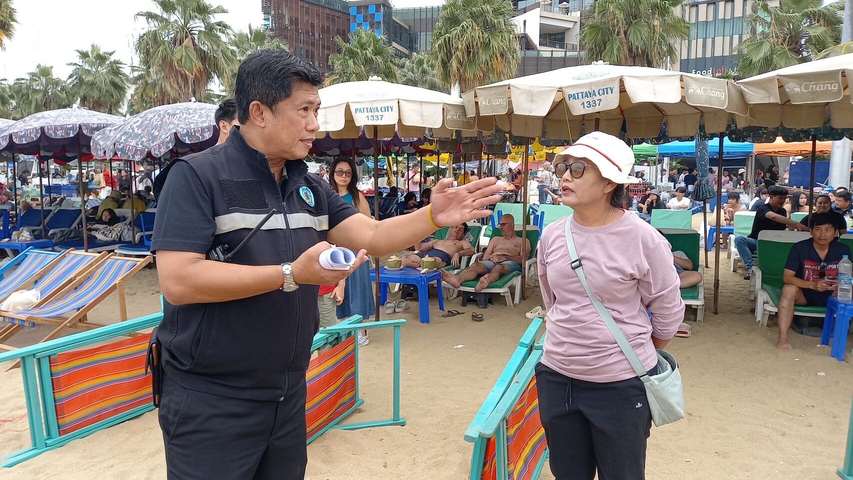 เมืองพัทยา จัดระเบียบร่มเตียงชายหาด สั่งลงดาบคิดค่าบริการเกินราคา พักกิจการ