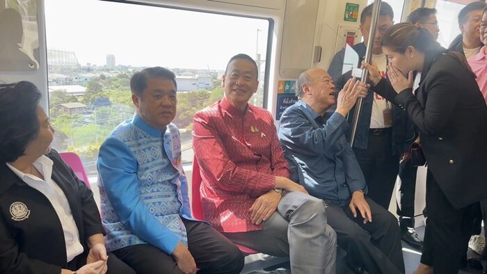 นายกฯ จ่อคุยเอกชน ขยายขึ้น สายสีชมพู ฟรีถึงปีใหม่ ปลื้มโครงสร้างพื้นฐานดีขึ้น